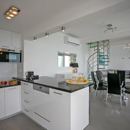 N&l Villa *