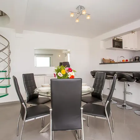N&l Villa *